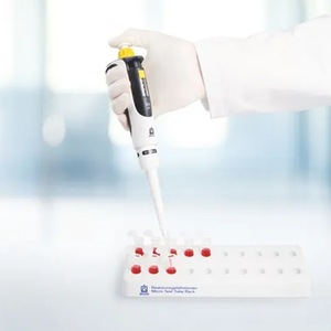 Pipette électrique monocanal Prandtl 10-200l compatible avec les supports pour micro-tubes - Product Image 1