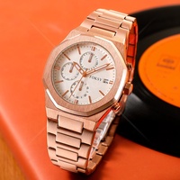 Luxe horloge voor heren met legering kast, analoge wijzers, lichtgevende wijzers, bling diamanten, quartz uurwerk en chronograaf.
