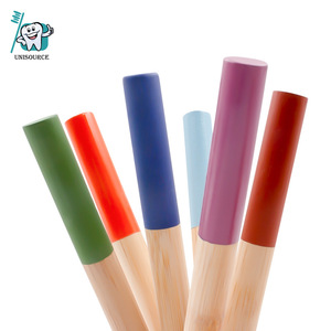 Cepillo de Dientes de Bambú Unisource para Adultos, Biodegradable, Mango Natural con Empuñadura de Color, Cepillo de Dientes Manual - Product Image 4
