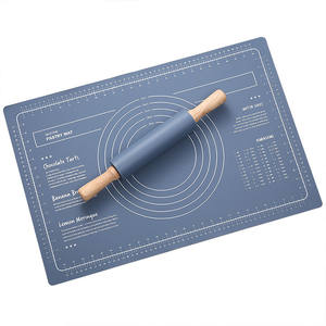 Juego de 2 piezas de alfombrilla de masa para repostería de calidad alimentaria con almohadilla de silicona para amasar, rodillo de madera y alfombrillas para hornear pasteles - Product Image 1