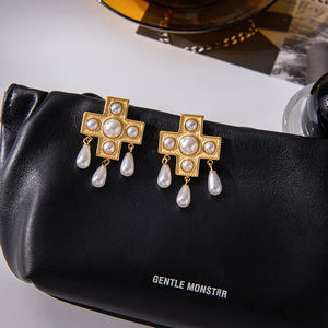 J & D takı çapraz şekilli cam inci damla küpe 18K PVD altın kaplama paslanmaz çelik zarif küpe kadınlar için - Product Image 6