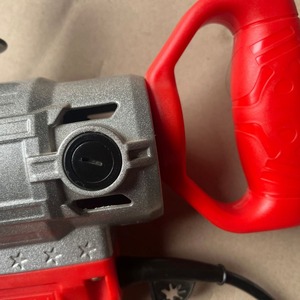Taladro Eléctrico de Mano de 600W, 220V, Velocidad Variable, Portabrocas sin Llave, Cuerpo Metálico con Mango Auxiliar para Perforar Madera y Metal - Product Image 4