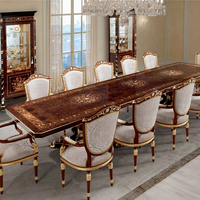 Ensemble de table à manger longue de luxe de style palais européen en bois massif sculpté doré pour 12 personnes pour salle à manger