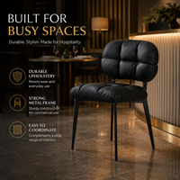 Chaise de salle à manger capitonnée moderne avec assise rembourrée noire et pieds en métal pour hôtel, restaurant, salon