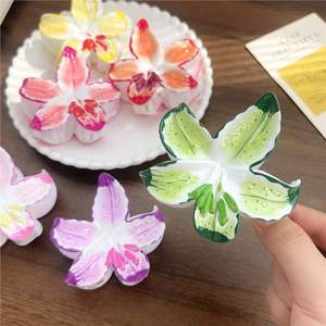 Pinza de Pelo con Flor de Plumeria Hawaiana de Acrílico y Plástico, Accesorio para el Cabello de Uso Diario para Mujeres - Product Image 2