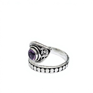 Anillo Único de Plata de Ley 925 con Amatista, Hecho a Mano, con Piedra Redonda Morada, Diseño Envolvente, Joyería para Uso Diario - Product Image 2