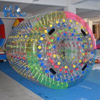 Prix d'usine 2.2 Mcolor Boule roulante aquatique gonflable à boucle, Rouleau de marche, Rouleau corporel en TPU/PVC, Personnalisable