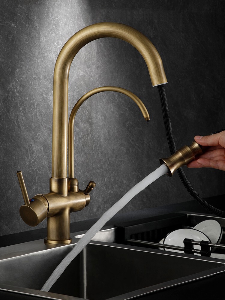 Rubinetto per lavello cucina colore bronzo Gattoni 5692/REV0 - Bronzo
