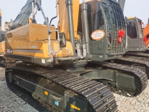 Excavatrice lourde Hyundai 220LC-9S d'occasion, 22 tonnes, neuve, sur chenilles, avec pompe à engrenages et roulement, modèle 2023 - Product Image 6