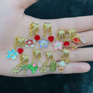 BD- L5645 Charmes et pendentifs mignons en forme de <span class=keywords><strong>pizza</strong></span>, tulipe, feuille d'érable, motifs alimentaires et naturels, motifs crème glacée et coquillage, avec incrustation de zircone cubique, utilisables comme entretoises, avec finition émail goutte d'huile - Product Image 5