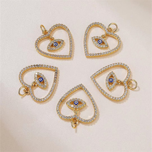 Pendentif Cœur Iris Bleu Plaqué Or 18K avec Breloque Œil Maléfique Suspendue à Contour de Cristaux Pavés pour Protection, Bijou Cadeau, Vente en Gros - Product Image 1