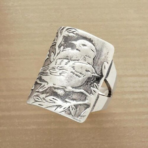 Anello Vintage in Bambù con Uccello per Uomo e Donna, Stile Argento Anticato, Accessorio Moda per Dito, Regalo - Product Image 1