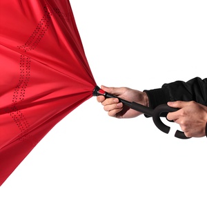 Parapluie inversé à poignée C, design créatif, intérieur extérieur, personnalisable avec impression de logo de voiture. - Product Image 4