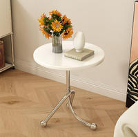 Table d'appoint basse minimaliste contemporaine de luxe en bois de caoutchouc haut de gamme pour meubles légers de salon à usage domestique