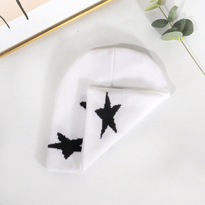 Chapeaux personnalisés Mains d'argent Motif étoile Bonnet tricoté Jacquard Tête de mort Chapeaux d'hiver - Product Image 3