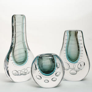 แจกันศิลปะ Liuli โปร่งแสงตกแต่งด้วยมือด้วยลวดลายดอกไม้แกะสลัก - Product Image 1