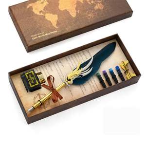 Ensemble de stylos plume à plumes argentées avec des accents dorés, largeur d'écriture en plastique 0,5 mm - Product Image 3