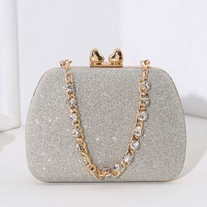 Bolso de noche de hierro forjado para mujer, elegante y resistente, adornado con perlas y con cierre magnético, ideal para las ocasiones especiales. - Product Image 2