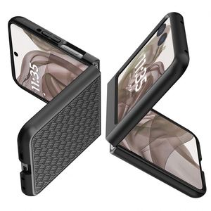 Funda de Cuero para Teléfono con Correa de Muñeca y Patrón de Fibra de Carbono para Motorola Moto Razr 50 2024 - Product Image 2