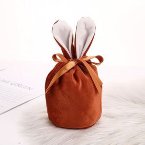 Sacs en flanelle créatifs à oreilles de lapin pour mariage, pochettes décoratives en velours avec cordon pour bonbons et bijoux - Product Image 4