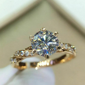 Bagues Plaqué <span class=keywords><strong>Or</strong></span> Classiques à 6 Griffes en Laiton CZ Imitation Diamant pour <span class=keywords><strong>Femme</strong></span> – Vente en Gros, Pas Cher, pour Mariage, Fiançailles ou Cadeau de Fête - Product Image 2