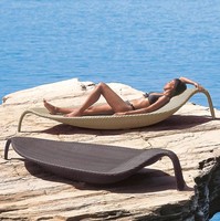 Chaise longue en rotin d'extérieur moderne avec coussin durable pour cour, extérieur, plage, hôtel, villa, piscine, vacances