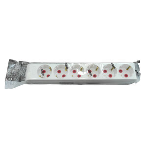 Regleta de enchufes Schuko inalámbrica blanca de 6 tomas con luces indicadoras rojas para uso en el hogar y la oficina - Product Image 2