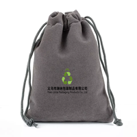 Vente en gros de pochettes d'emballage pour bijoux en velours doux OEM 7*9cm, sac de rangement pour lunettes de téléphone portable avec cordon de serrage et logo