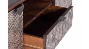 Meuble TV en bois massif d'inspiration patrimoniale, mettant en valeur des panneaux avant sculptés à la main et offrant une organisation spacieuse pour le salon - Product Image 3