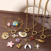 Collier à pendentif en perle d'eau douce plaqué or 18 carats en acier inoxydable, chaîne à maillons, corde cubaine, personnalisable OEM pour femme - Vente en gros