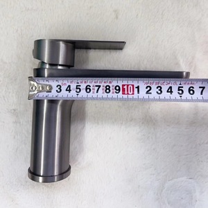 Grifo de lavabo de acero inoxidable color bronce, monomando, de montaje en encimera, estilo minimalista, para agua fría y caliente. - Product Image 3