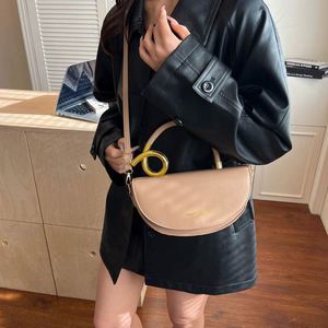 Crossbody Single-shoulder <b>Saddle</b>-style Bag with an Underarm Strap, Fashionable and Casual, Large Capacity, Handbag for Women - Product Image 3
