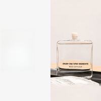 Vente en gros de diffuseur de parfum de roseau carré plat de 100ml bouteille en verre diffuseur de roseau parfumé d'aromathérapie de luxe sans feu