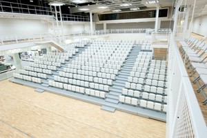 Gradas móviles personalizables de la marca CETA S235 JR soporte telescópico de acero galvanizado en caliente hecho en Italia para entretenimiento deportivo - Product Image 3