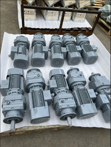 Boîte de vitesses hélicoïdale à trois étages de la série R, adaptée aux machines d'ingénierie et aux machines de matériaux de construction - Product Image 2
