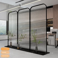 Cloison mobile moderne et simple en verre teinté pour bureau, hôtel, entrée, mur de fond pour diffusion en direct, sans défauts esthétiques