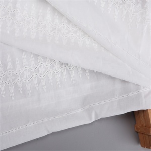 Tissu brodé vintage blanc à fleurs en jersey tissé respirant 100 % coton pour chemisier, robe de soirée et décoration intérieure pour filles et femmes - Product Image 5