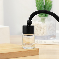 Diffuseur de parfum cylindrique 8 ml avec bouchon couronne scellé en liège – Verre dégradé noir/transparent gravé motif givré, couvercle en bois noir, cordon