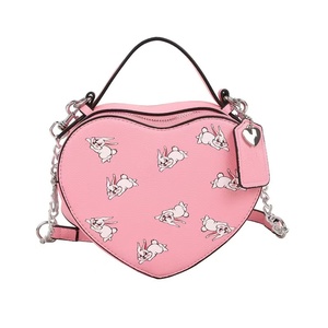 กระเป๋าถือสตรอว์เบอร์รี่ กระเป๋าสะพายข้างผู้หญิง กระเป๋าสตางค์แบบมีสายคล้องไหล่ กระเป๋าถือพิมพ์ลายโลโก้สั่งทำพิเศษ กระเป๋าถือหรูหราลายเชอร์รี่ กระเป๋าสะพายไหล่รูปหัวใจสำหรับผู้หญิง - Product Image 5