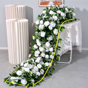 Runner Floreale con Rose Rosse e Rosa per Decorazioni Matrimoniali, Arco Nuziale Artificiale per Corridoio - Product Image 1