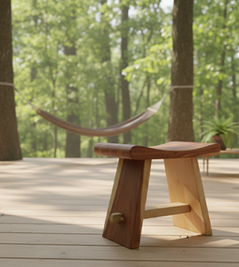 Taburete curvo de madera de suar esculpida que combina comodidad ergonómica, belleza de vetas tropicales y artesanía experta para interiores de lujo. - Product Image 1