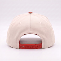 Casquette de baseball personnalisée bicolore crème et rouge à visière incurvée avec logo brodé en 3D, vente en gros OEM