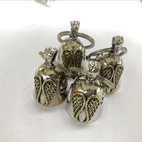 En gros, Porte-clés Clochette de moto en laiton et alliage de zinc, style vintage, porte-bonheur, avec motifs casque de guerrier et ange gardien, cadeau