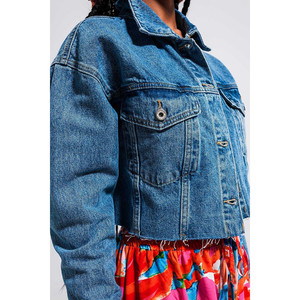 Veste en jean courte à ourlet brut en denim délavé moyen - Product Image 6