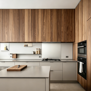 Meuble de cuisine haut de gamme sur mesure avec base en bois de noyer et accents noirs pour maisons modernes à plan ouvert - Product Image 3