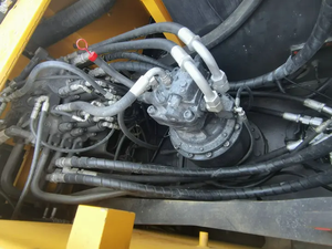 Excavatrice Volvo EC210D d'occasion en bon état, équipement hydraulique sur chenilles EC210BLC, machine de terrassement, matériel de creusement - Product Image 4