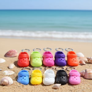 Porte-clés 3D en EVA en forme de chaussure, mini sandale de plage de dessin animé tendance, cadeau souvenir pour promotion, étanche et léger - Product Image 2