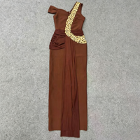 Robe moulante élégante asymétrique à épaule unique pour femme, ornée de cristaux dorés, idéale pour soirée, boîte de nuit ou invitée de mariage