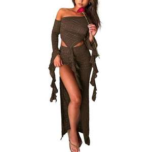 Ensemble jupe longue et haut court moulant pour femme, style épaules dénudées, avec fente et manches longues, en polyester et mousseline, collection 2026 - Product Image 5