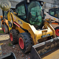 Versandfertiger gebrauchter CAT 246C Kompaktlader, kompakte Einheit mit Vorversand-Inspektion für Erdbewegungsarbeiten im Hinterhof.